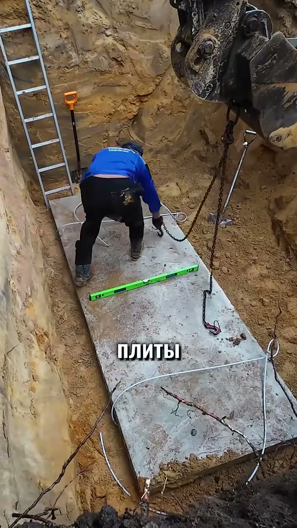 Бетонная плита в котловане газгольдера